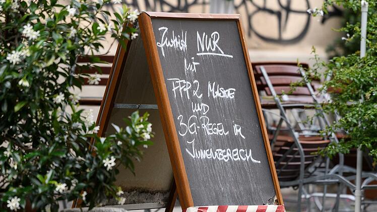 Liegt die Inzidenz über 35, gilt für den Innenbereich in Gaststätten nicht nur die  Maskenpflicht, sondern auch die 3G-Regel.