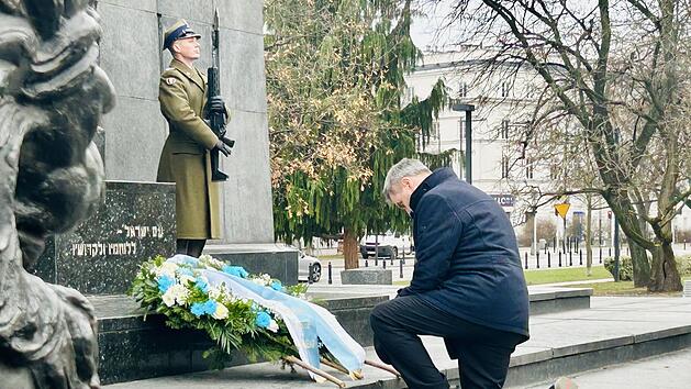 Kniefall in Warschau - S&ouml;der gedenkt Opfern des Ghettos