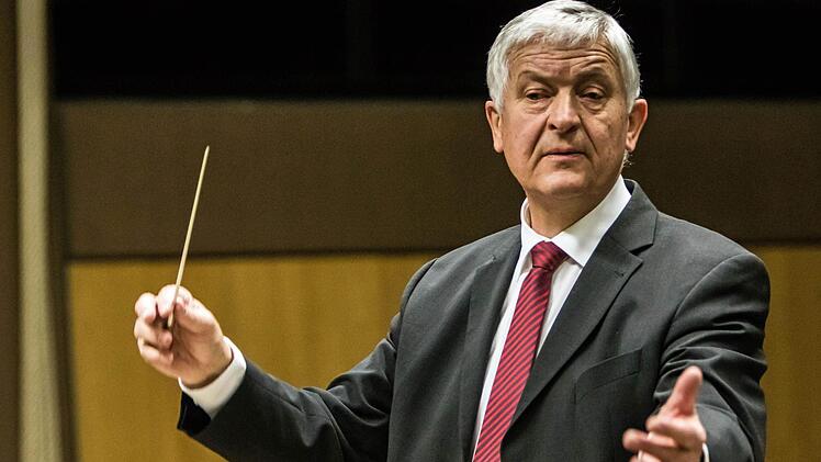 Reichlich Applaus verdiente sich der Musizierkreis Neustadt unter Leitung von Norbert Luche (Foto) bei seinem Neujahrskonzert.Foto: Jochen Berger