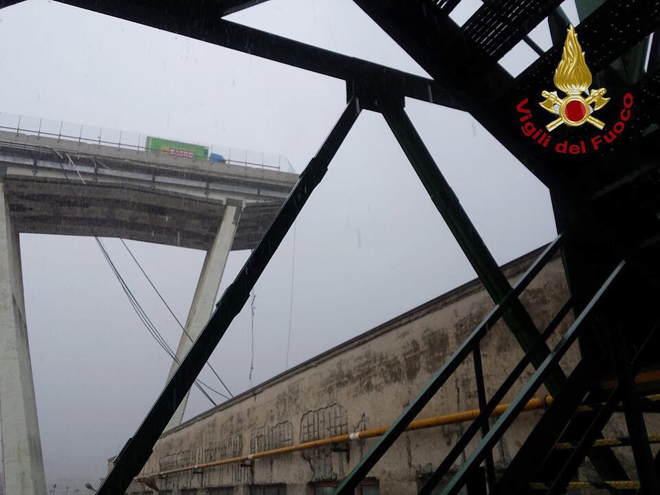 Autobahnbrücke in Genua eingestürzt