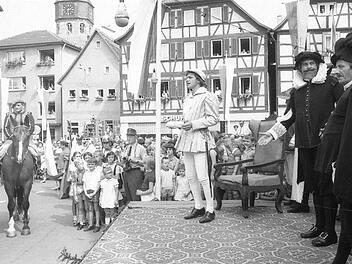 Vor 48 Jahren feierte Münnerstadt mit zahlreichen Veranstaltungen das 1200-jährige Jubiläum und stellte die Historie nach.Stadtarchiv/Gerhard Fuhrmann