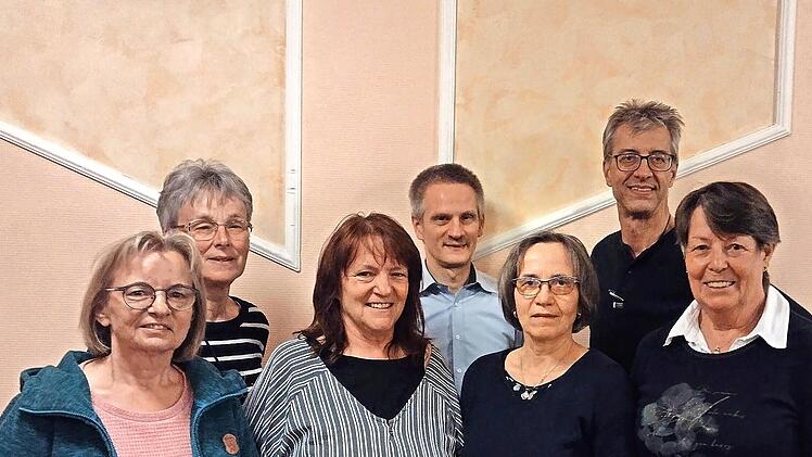 Unser Bild zeigt (von links) Lydia Wetterich, Monika Amend, Karola Zumbrun, Nikolaus Metz, Monika Weingart-Bender, Andreas Erhard und Gudrun Dax.