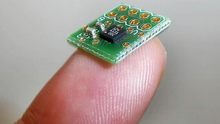 Ein einzelner Sensor auf einer Platine