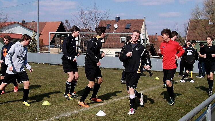 Zum Training kommen die U19-Spieler der JFG Schwanberg so zahlreich wie möglich und immer pünktlich. Was aber ihnen nächste Runde noch fehlt, ist ein Coach.  Foto: Zimmermann