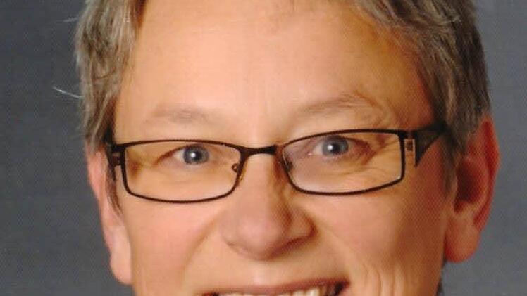 Astrid Wilde (Vertreterin der Erlöserkirche und Kirchenraumpädagogin):Kirche hat heute noch etwas zu sagen, kann in Krisenzeiten Trost, Halt und Hoffnung geben. Gerade hier in KG erlebe ich täglich Menschen, die genau das suchen - eben auch in der Erlöserkirche. Für mich drückt die Skulptur des "Erlösers" von Heinz Heiber das Gefühl des Gehalten- und Geborgenseins auf sehr eindrückliche Weise aus. Diese Grunderfahrung meines Glaubens gerade in Krisenzeiten möchte ich gerne an andere Menschen ...