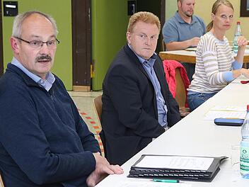 Den Bürgermeister der Nachbargemeinde Markt Maßbach, Matthias Klement (Bildmitte) konnte Bürgermeister Fridolin Zehner (links) in der jüngsten Sitzung des Rannunger Gemeinderates zu Informationen über den in Poppenlauer geplanten Kinderhort begrüßen. Rechts auf dem Bild die dritte Bürgermeisterin Bettina Bonengel.  Foto: Dieter Britz