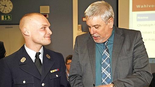 Im März 2015 wurde Daniel Fritz (links) zum stellvertretenden Kommandanten gewählt. Der damalige Oberbürgermeister Norbert Tessmer gratulierte ihm.