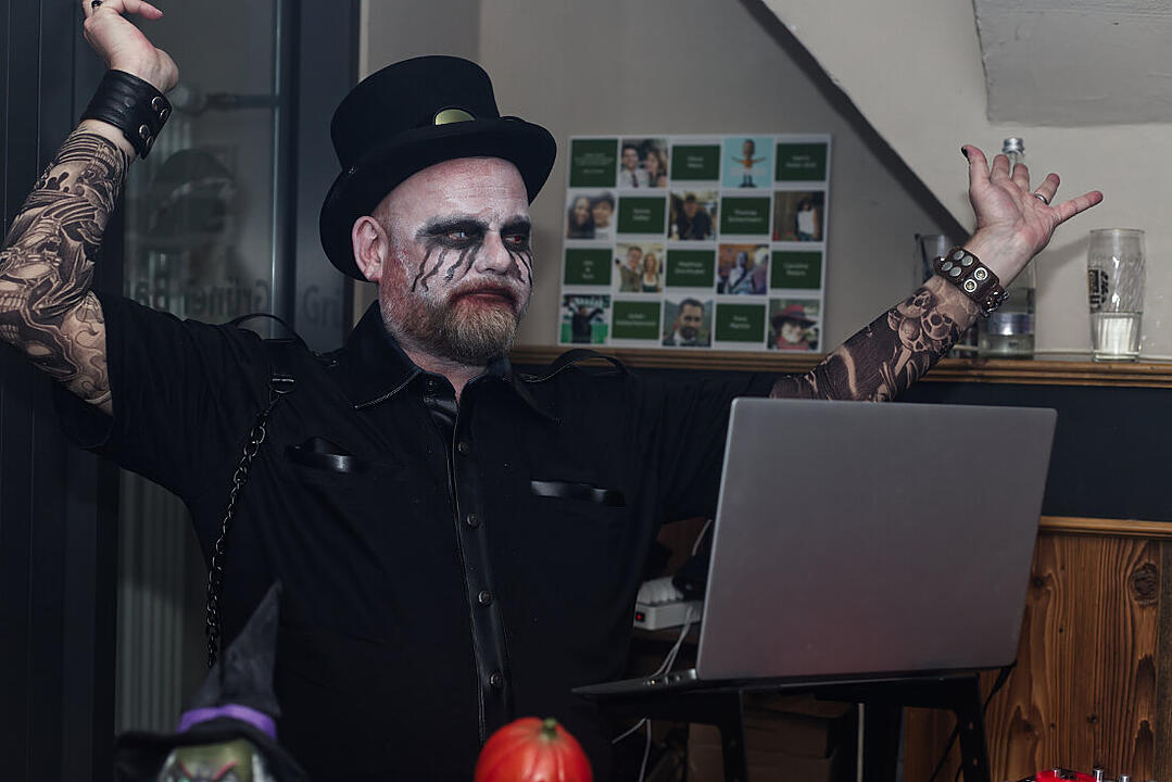 ME & MY (ZOMBIE) GIRLS HALLOWEEN