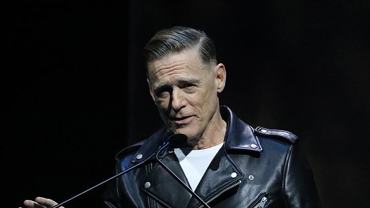 Der kanadische S&auml;nger Bryan Adams (Bild) scheint wenig von Friedrich Merz zu halten.
