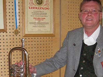 Er spielt sie immer noch: Mit 13 Jahren entschied sich Harald Schäfer für die Trompete. Foto: Beatrix Lieb