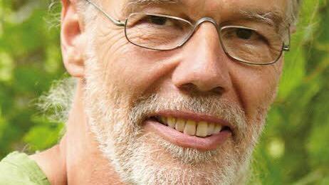"Der Grüne" Helmut Wesolek: Der 63-jährige aus Kronach kandidiert für die Grünen im Landtag und Bezirkstag. Er ist Aktivist bei Greenpeace. Seine politischen Schwerpunkte sind Atom- und Energiepolitik, sowie ökologisches Bauen.