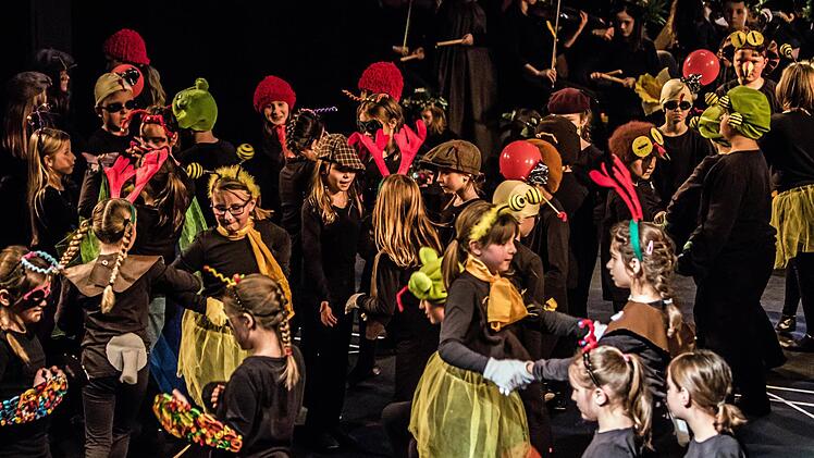"Compose Janácek": Schüler aus Neustadt und Coburg präsentierten ihre Version der Oper "Das schlaue Füchslein" im Landestheater. Foto: Jochen Berger