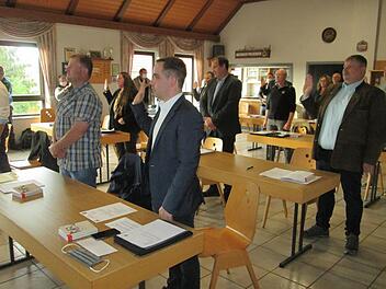 Neun neue Gemeinderäte legten die Eidesformel ab, die zudem versprachen, sich zum Wohle der Marktbürger einzusetzen.  Fotos: Winfried Ehling