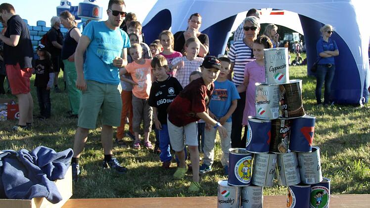 Das Rahmenprogramm begeisterte die am "Boden-Gebliebenen".
