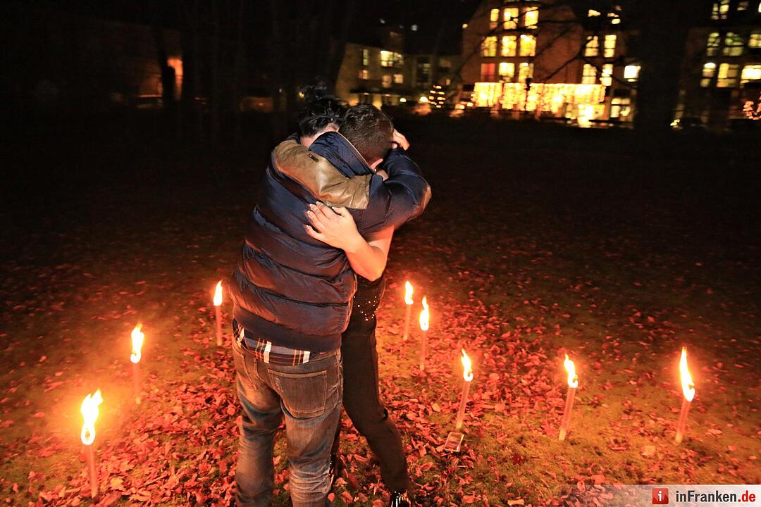 Ela gesteht Stefanie in Burgfarrnbach ihre Liebe