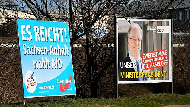 Wahlplakate von CDU und Alternative f&uuml;r Deutschland (AfD) stehen vor einem Industriegebiet in Bernburg (Sachsen-Anhalt). Die Forchheimer Abgeordneten zeigen nach den Wahlerfolgen der AfD die maximale Distanz zu dieser Partei.  Foto: Jan Woitas/dpa