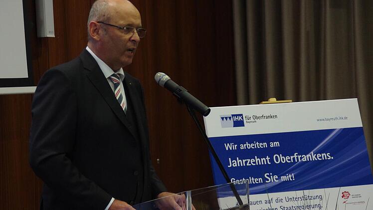 Ministerpräsident Horst Seehofer wurde in Steinbach am Wald von der IHK für Oberfranken geehrt. Foto: Marco Meißner