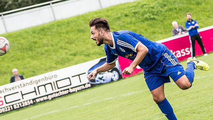 Christian Auner (ATS Kulmbach) überraschte hier gegen Münchberg. ATS-Trainer Florian Ascherl sieht seine Mannschaft gegen Vorwärts Röslau als Außenseiter. Da helfe nur eine Überraschung.  Foto: mula/Archiv