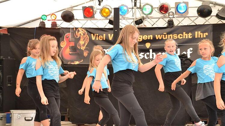 Die "Mainleuschen" von den Parkettfegern heizten mächtig ein. Foto: Uschi Prawitz
