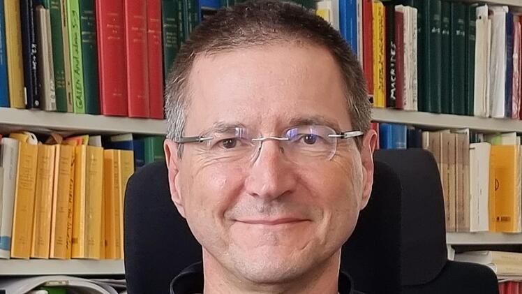 Professor  Karl-Heinz Leven ist Direktor des Instituts für Geschichte und Ethik der Medizin der Friedrich-Alexander Universität (FAU) Erlangen-Nürnberg. Foto: Leven