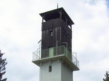 60 Jahre alt ist der Turm auf der Radspitze, die am Himmelfahrtstag Ziel einer Sternwanderung des Frankenwaldvereins ist. Foto: Klaus-Peter Wulf