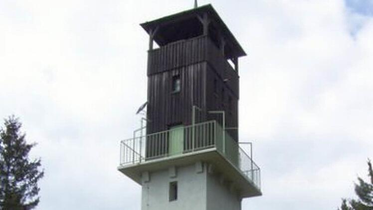 60 Jahre alt ist der Turm auf der Radspitze, die am Himmelfahrtstag Ziel einer Sternwanderung des Frankenwaldvereins ist. Foto: Klaus-Peter Wulf