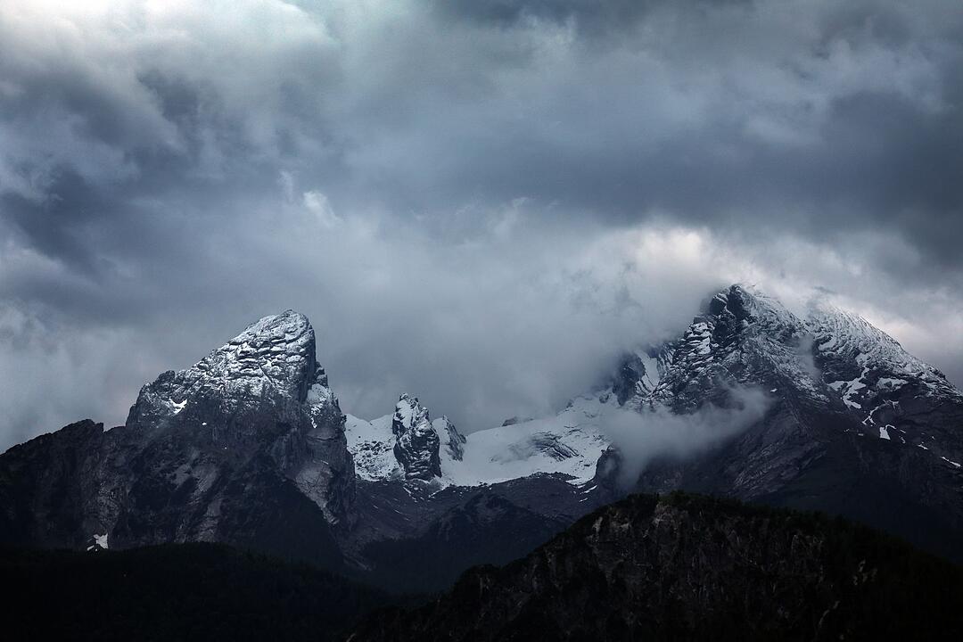 Wolkenverhangener Watzmann