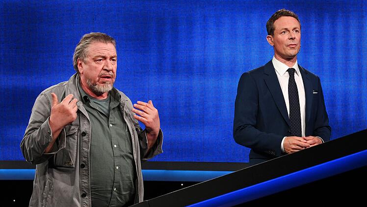 Armin Rohde (links) ist nicht zum ersten Mal zu Gast in einer Samstagabend-Quizshow. Rechts: Alexander Bommes.