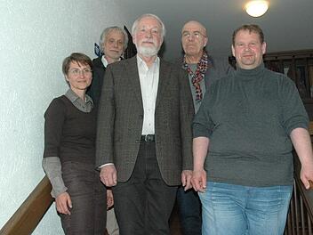 Für die kommenden zwei Jahre lenkt der neue Vorstand die Geschicke des Vereins "Initiative Stadtmuseum Coburg". Von links: Claudia Sollmann, Dieter Koch, Rupert Appeltshauser, Werner Stubenrauch, Robert Schäfer. Foto: Edwin Meißinger
