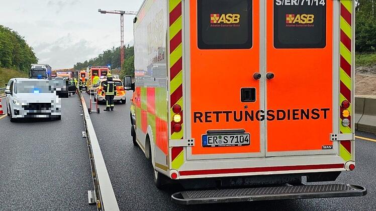 A3 bei Erlangen: Zehn Unfälle halten Rettungskräfte in Atem - Autobahn bereitet "große Sorgen"
