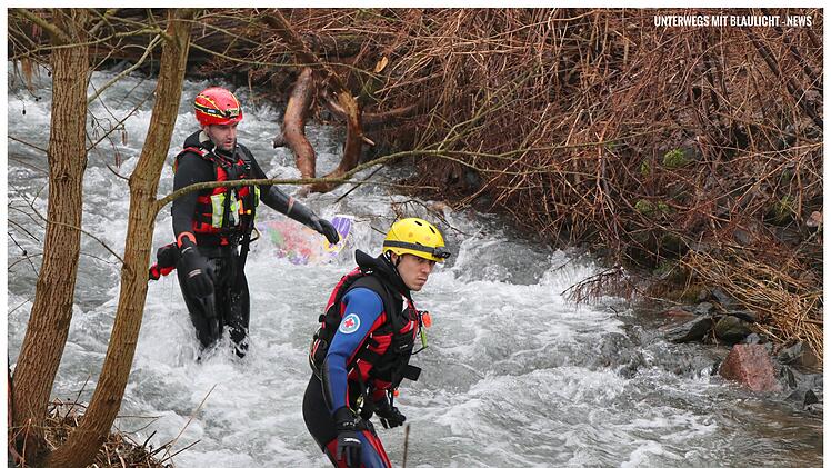 Sonneberg: Vierfache Mutter verunglückt nach Faschingsfeier in Fluss - Feuerwehren, BRK und mehr im Einsatz