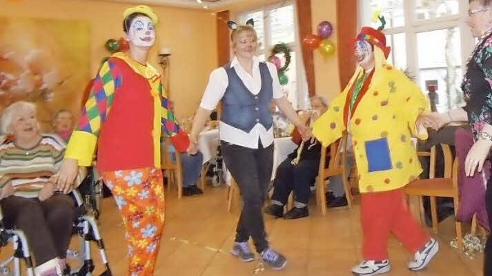 Närrische Senioren: im Juliusspital wurde eifrig getanzt. Foto: A. Albert