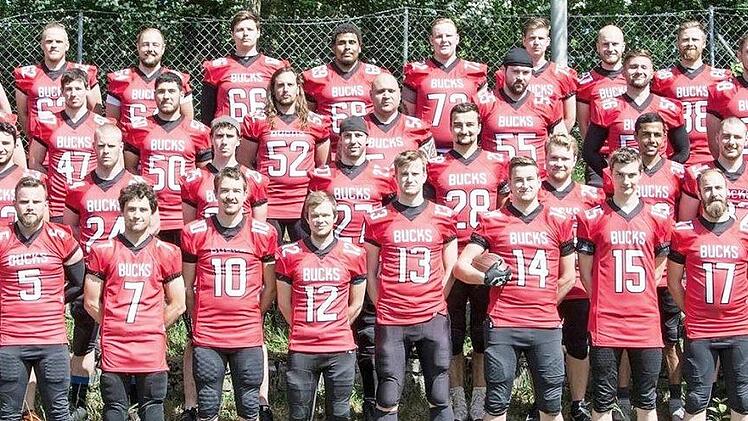American Football ist mit Sicherheit ein Mannschaftssport. Das belegt diese Aufnahme der neu formierten Bamberg Bucks, des Landesliga-Tabellenf&uuml;hrers, vor dem Heimspiel am Sonntag gegen die Aschaffenburg Stallions. Foto: privat