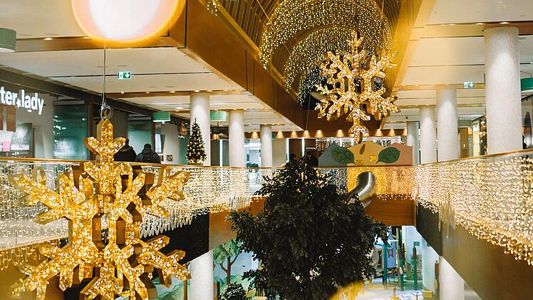 Weihnachten im FLAiR Fürth: Adventskalender mit regionalen Gewinnen, Benefizverkauf & vieles mehr