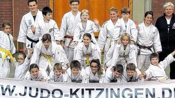 Nachwuchs-Judokas üben und gehen auf Safari