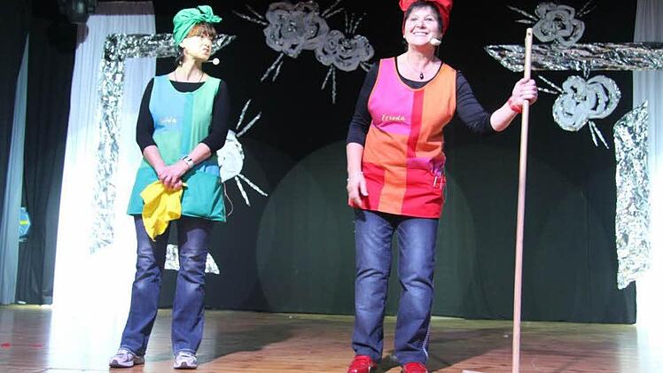 Wenn die Waschweiber aus Coburg alias Doris Motschmann und Silvia Otto im breitesten Dialekt plaudern, dann bleibt kein Auge trocken.
