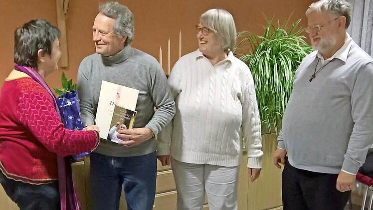 Schon seit 60 Jahren hält Michael Bajon der Katholischen Arbeitnehmer-Bewegung die Treue. Unser Bild zeigt (von links) Diözesansekretärin Maria Gerstner, den Geehrten Michael Bajon, die weibliche Vorsitzende des KAB-Ortsverbands Kulmbach, Marietta Schmidt, und den Kreisverbandspräses, Diakon Herbert Mayer. Foto: privat