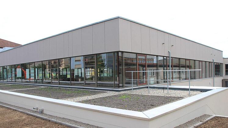 Die neue Zweifach-Sporthalle in Höchstadt ist fast fertig. Foto: Andreas Dorsch