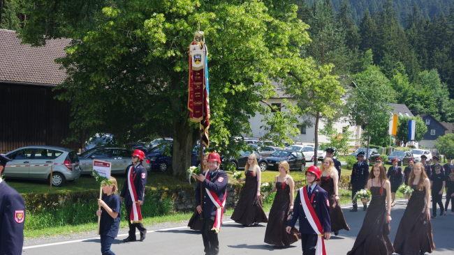 Der gro&szlig;e Festumzug bildete den H&ouml;hepunkt des 125-j&auml;hrigen Jubil&auml;ums der FFW Gifting. Foto: Heike Sch&uuml;lein