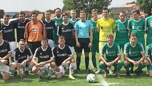 Die Hofheimer Stadtmeisterschaft erspielte sich der SV Hofheim (grün) mit einem 3:0-Endspielsieg gegen den Ausrichter TSV Goßmannsdorf (schwarz). Foto: Dietz