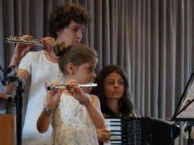 Die Geschwister Felicia, Mara und Salome Seeberger musizieren gemeinsam. Fotos: Heike Reinersmann