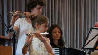 Die Geschwister Felicia, Mara und Salome Seeberger musizieren gemeinsam. Fotos: Heike Reinersmann
