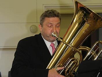 Rainer Streit interpretierte auf seiner Tuba die "Pink Panther"-Melodie und die Sätze Largo und Allegro aus Marcello Benedettos Sonate in F-Dur. Foto: Sonny Adam