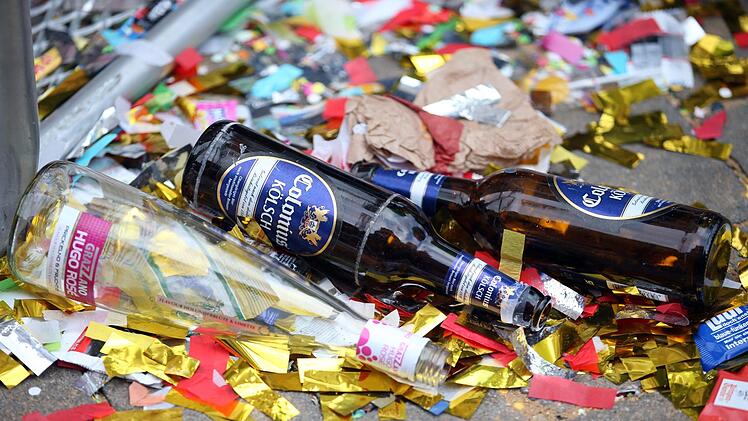 Zu Fasching eskaliert nicht selten die Gewalt. Ein Überblick über die Vorfälle in Franken. Symbolfoto: Oliver Berg/dpa