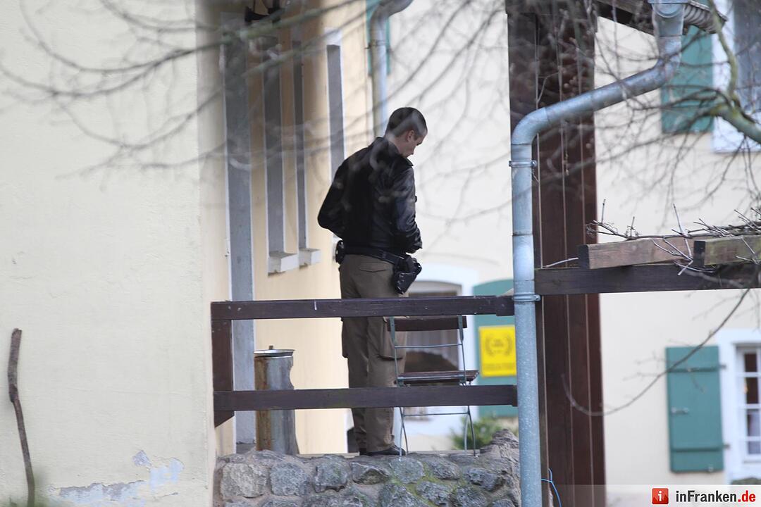 Kreis Ansbach: 41-Jähriger mit Stichverletzung aufgefunden – Kripo ermittelt