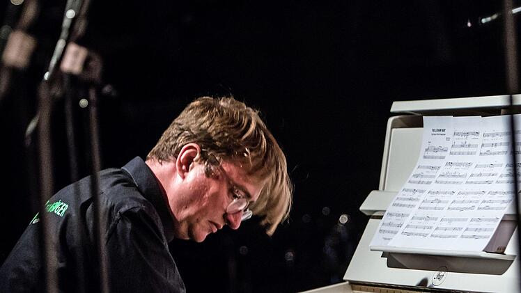 Impressionen vom Auftritt des Hochschulchores "Die Klangfänger" und der Hochschul-Bigband im Coburger KongresshausFoto: Jochen Berger