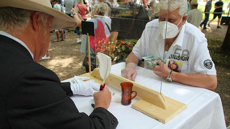 Impression von derAutogrammstunde. Foto: Johannes Schlereth