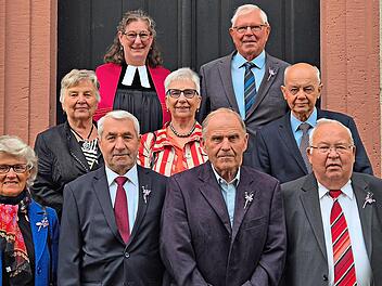Eiserne Konfirmation feierten: Karlheinz Schad, Else Ohlmann, Sigrid Eilingsfeld, Helmuth Sch&auml;fer, Erna Jost, Robert Ziegler, Reinhold Weitzel und Alfred Kenner. Nicole Weing&auml;rtner