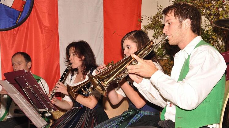 Die Leuselbacher Musikanten aus Ebenhausen.
