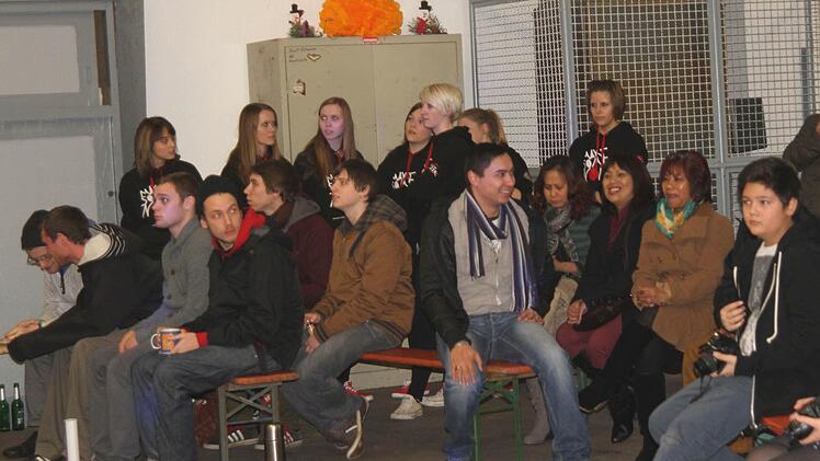 Viele junge Leute waren Gäste bei der Benefizveranstaltung zu Gunsten von Philippinos.